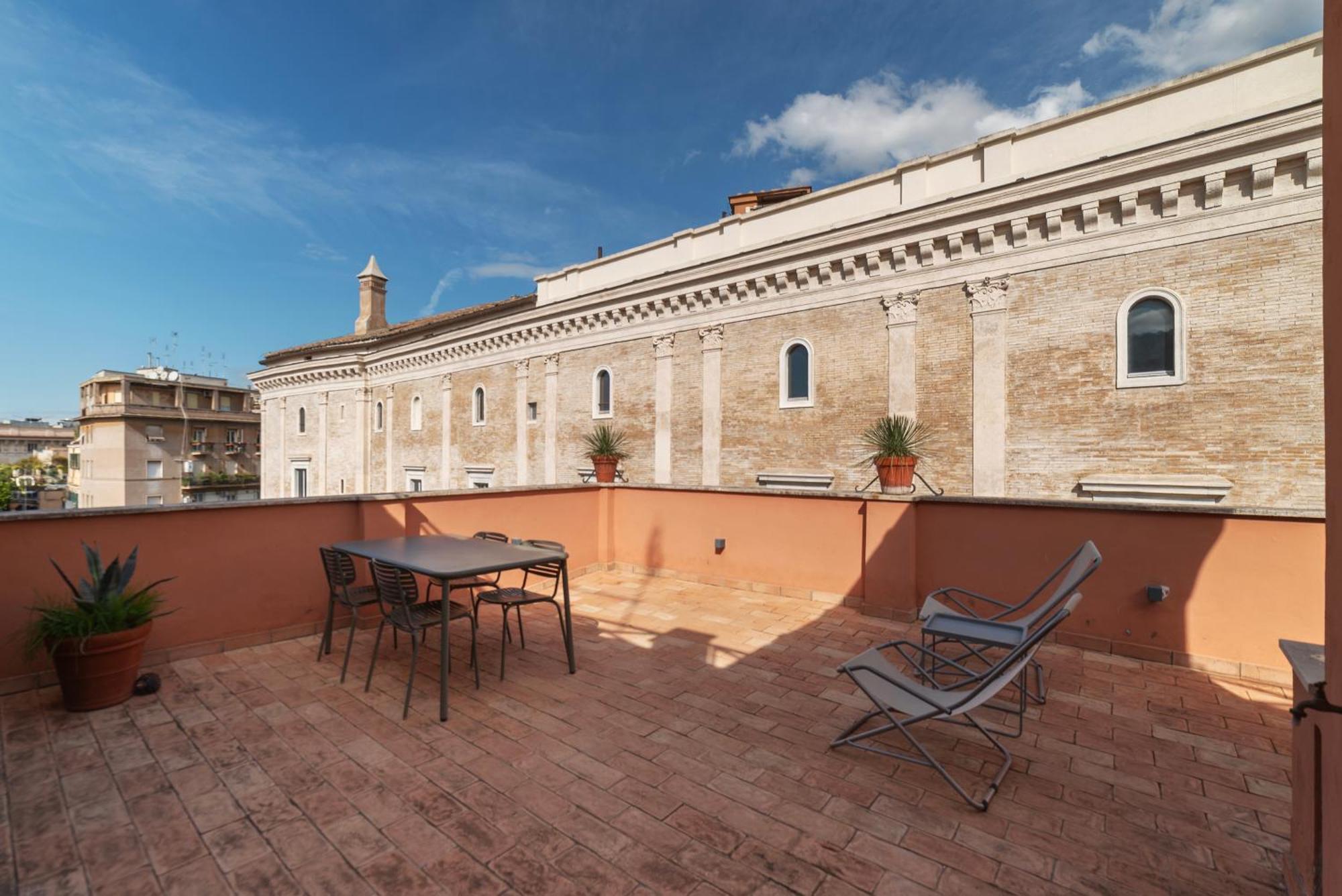 Apartment With Terrace In Via Del Pellegrino - Fromhometorome Exterior photo